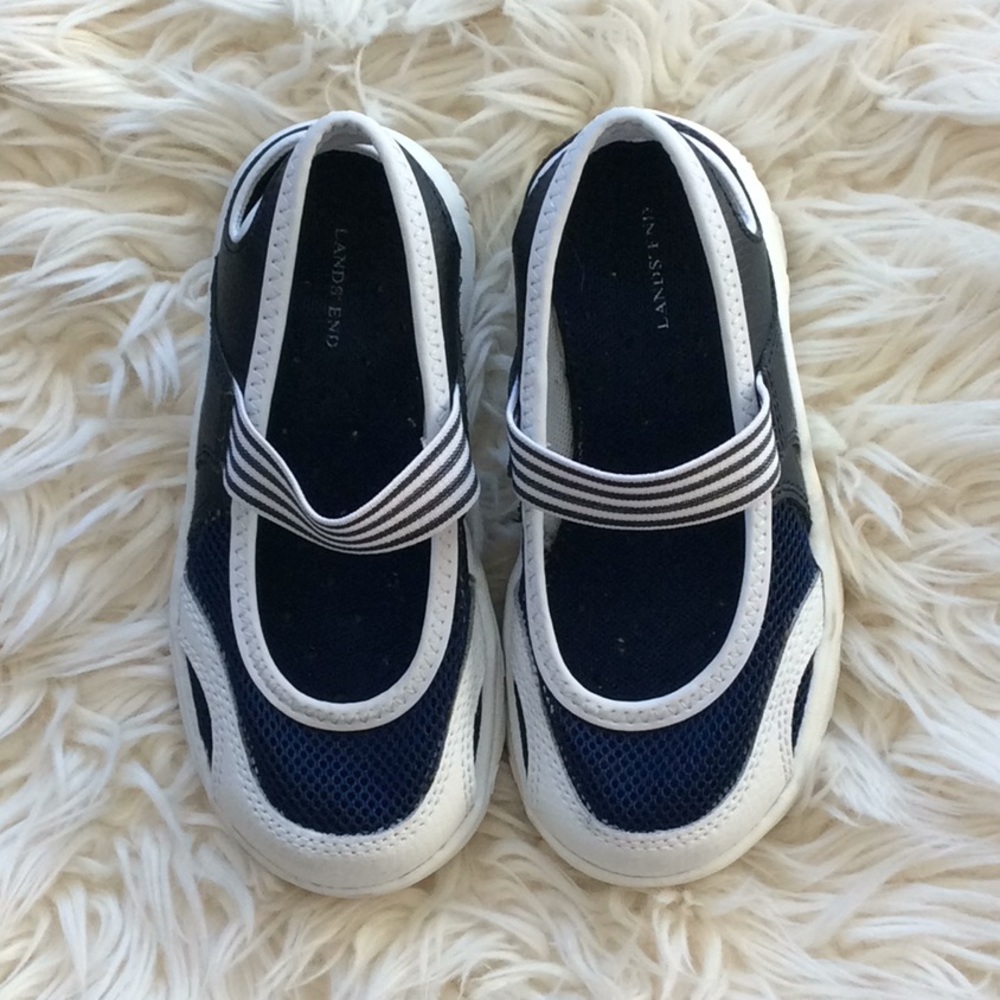 5/$45 lands end water shoes unisex navy white 9